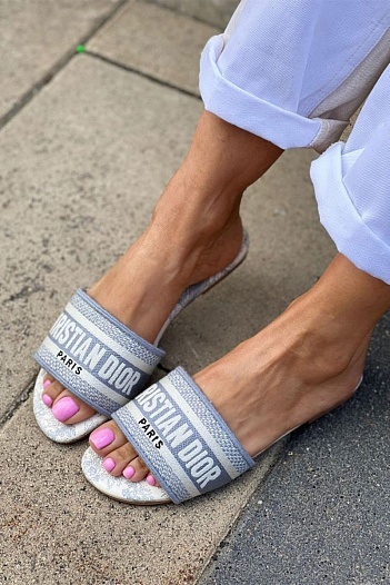Женские шлепанцы Dior Dway Slide Embroidered Cotton   