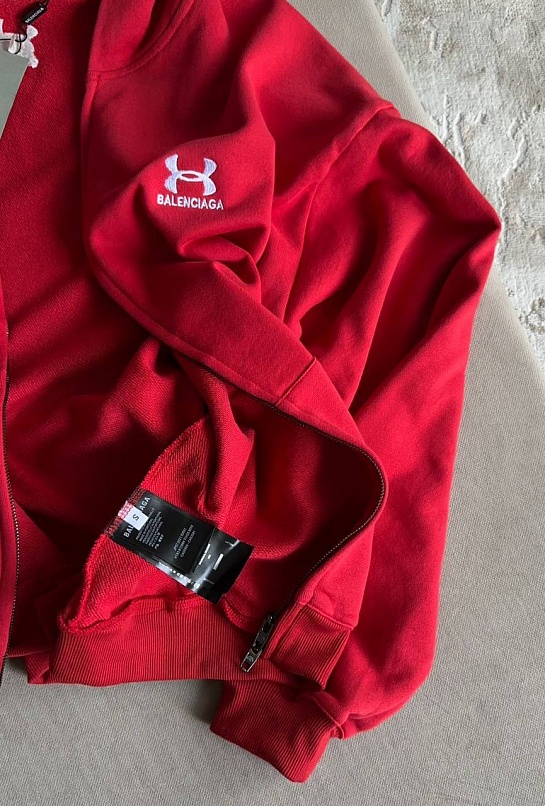 Женский костюм Balenciaga красного цвета