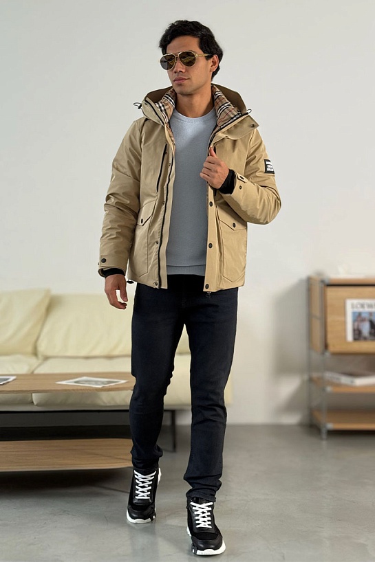 Бежевый пуховик Burberry London England logo-patch