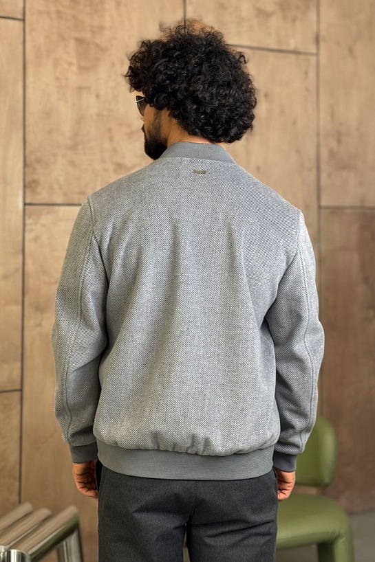 Мужской бомбер Hugo Boss серого цвета