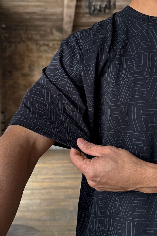 Чёрная оверсайз футболка Fendi distorted monogram pattern