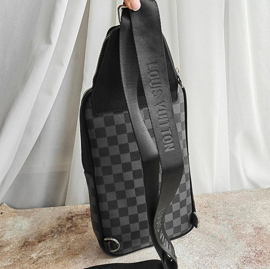 Кожаная сумка Louis Vuitton Avenue Sling Damier Graphite 30x18 см