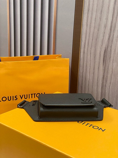 Кожаная сумка на пояс Louis Vuitton Aerogram Premium 30x16x3 см   