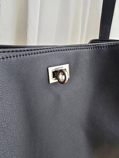 Кожаная сумка Balenciaga 37x34 см   