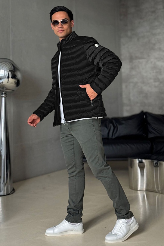 Мужская чёрная куртка Moncler logo-patch