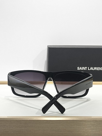 Солнцезащитные очки Yves Saint Laurent   