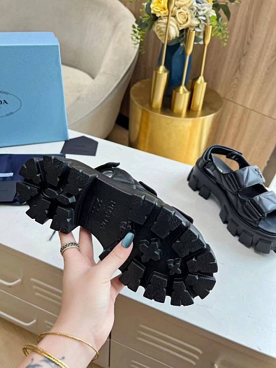 Женские кожаные сандалии Prada Monolith   