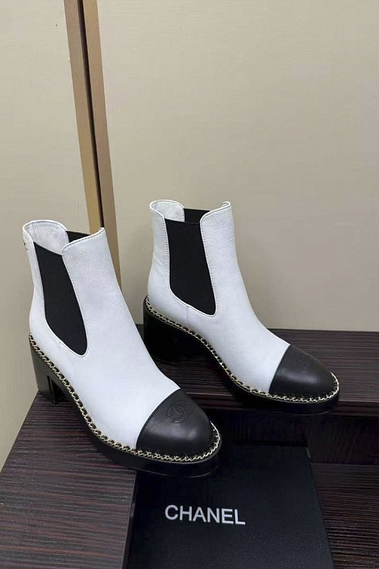 Женские кожаные сапоги Chanel