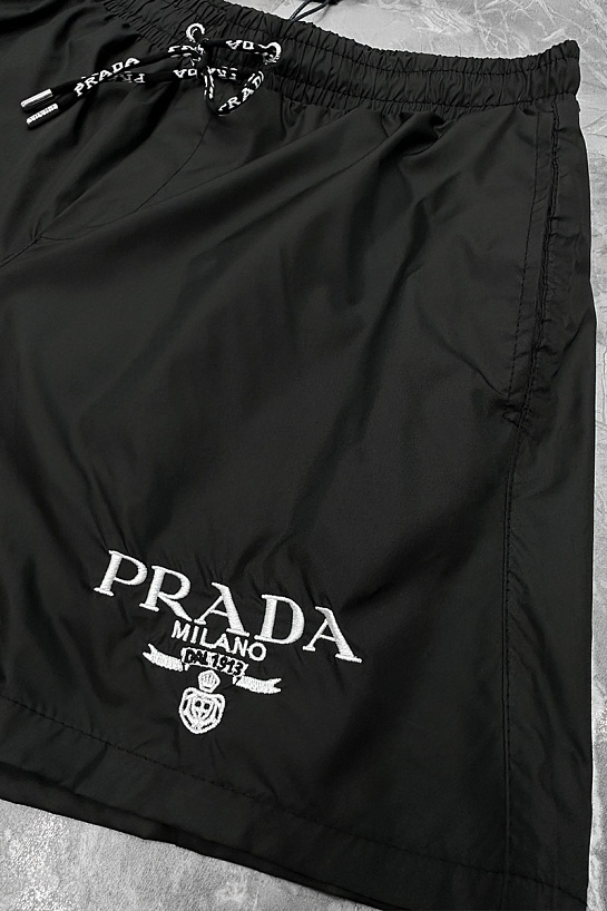 Чёрные шорты Prada logo-embroidered