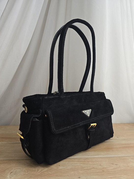 Замшевая сумка Prada 30x16 см