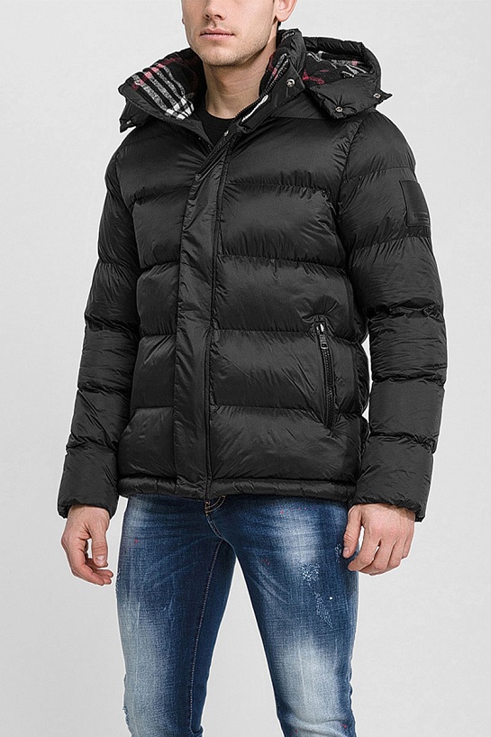 Чёрный пуховик Burberry London England logo-patch