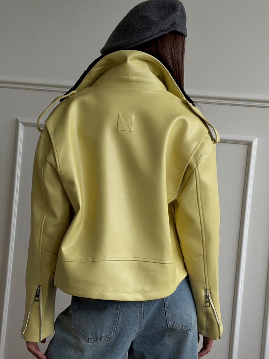 Женская кожаная куртка жёлтого цвета Loewe