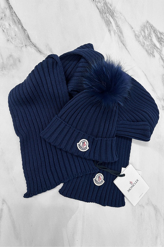 Комплект из шапки и шарфа синего цвета Moncler logo-patch