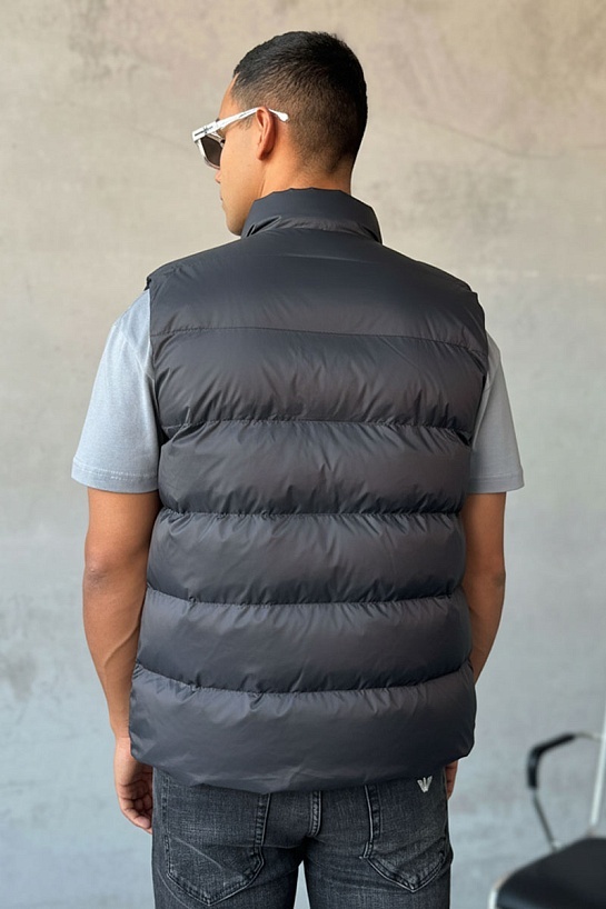 Жилет цвета антрацит Prada logo-plaque