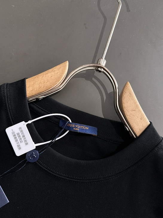 Футболка чёрного цвета Louis Vuitton Premium