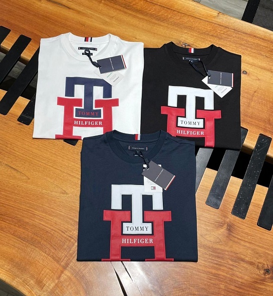 Белая футболка Tommy Hilfiger TH Monogram