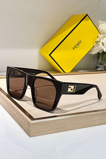Солнцезащитные очки Fendi Baguette   