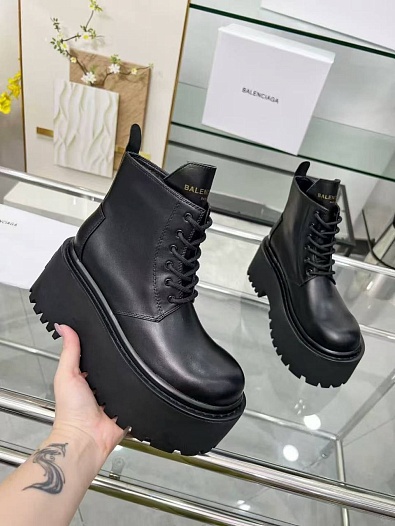 Женские кожаные ботинки Balenciaga чёрного цвета   