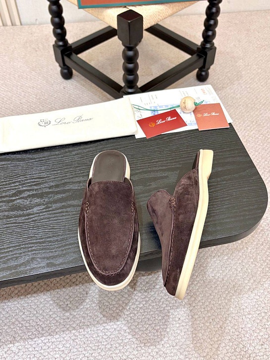 Мужские замшевые шлёпанцы Loro Piana