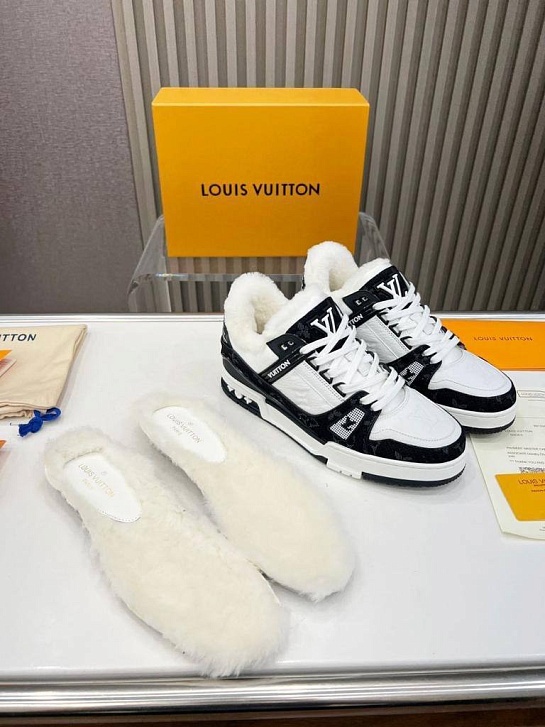 Кожаные кроссовки с мехом Louis Vuitton Trainer Premium - White / Black