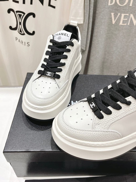 Женские кожаные кроссовки Chanel