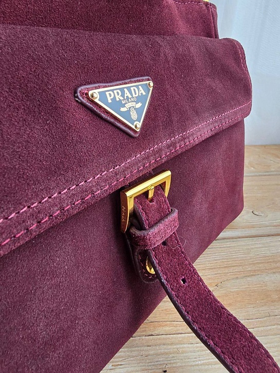 Замшевая сумка Prada 30x16 см