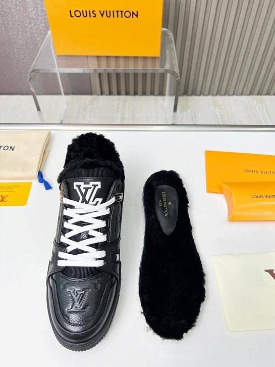 Кожаные кроссовки с мехом Louis Vuitton Trainer Premium - Black