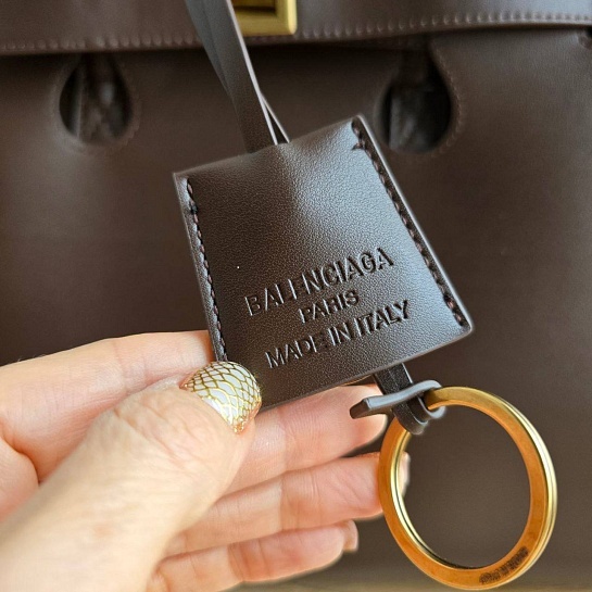 Кожаная сумка Balenciaga Carry All 37x26 см