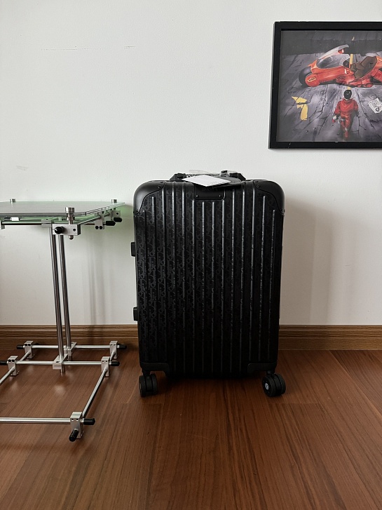 Чемодан Rimowa x Dior Aluminum S Premium 53x37x22 см