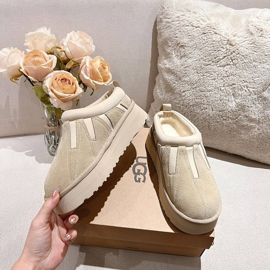 Меховые женские слипоны UGG Tassle - Beige