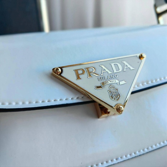 Женская сумка Prada Cleo из лакированной кожи 24x12 см (2 расцветки)