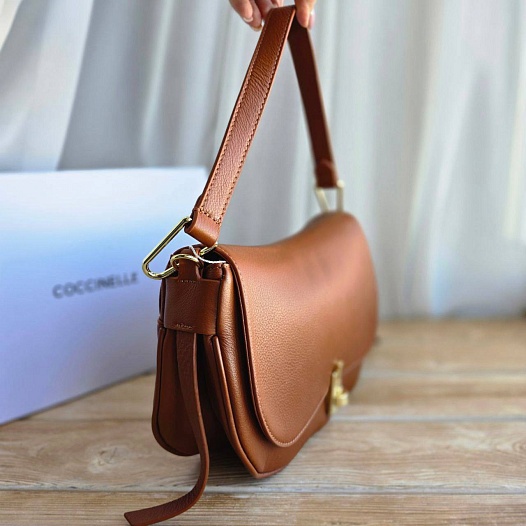 Кожаная сумка Coccinelle Magie 28x18 см   