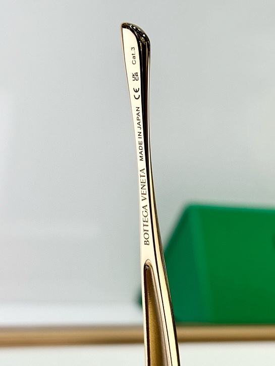 Солнцезащитные очки Bottega Veneta Sardine Oval