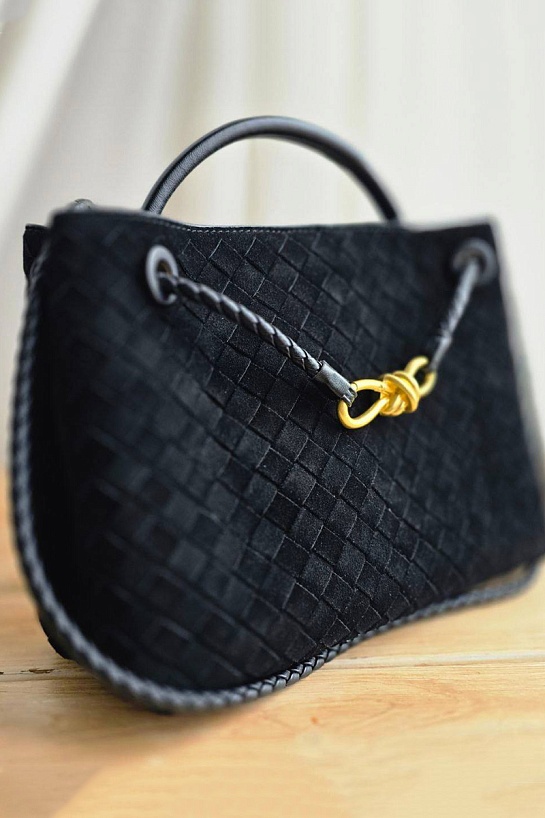 Замшевая чёрная сумка Bottega Veneta 30x23 см