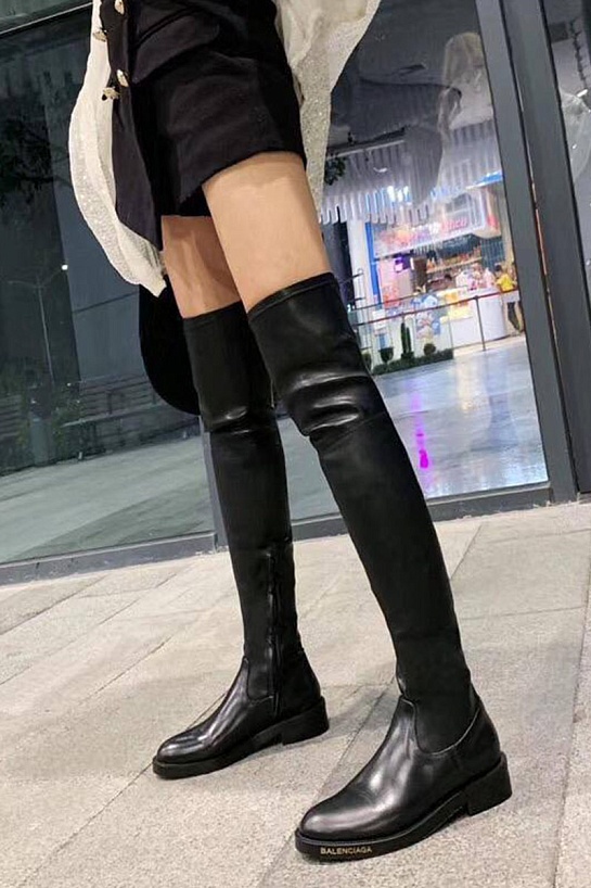 Женские кожаные ботфорты Balenciaga чёрного цвета