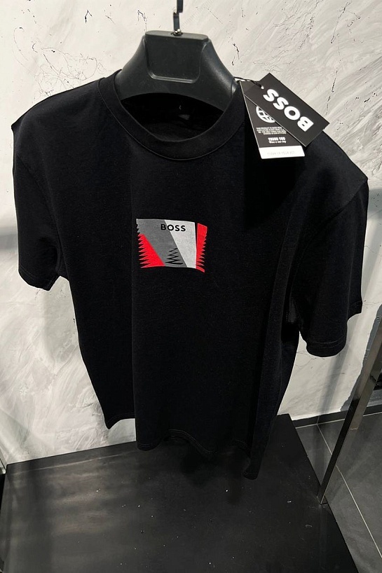 Мужская чёрная футболка Hugo Boss