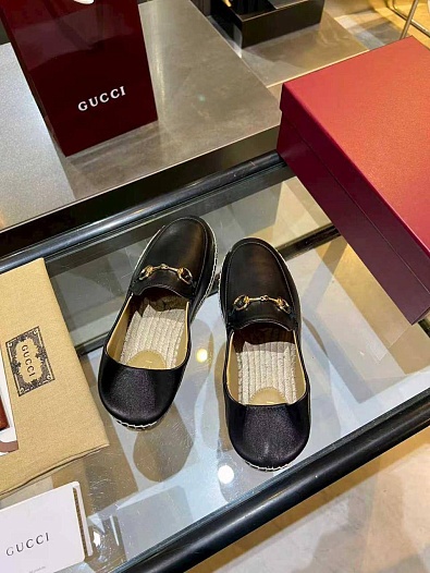 Женские кожаные лоферы Gucci GG Horsebit premium   
