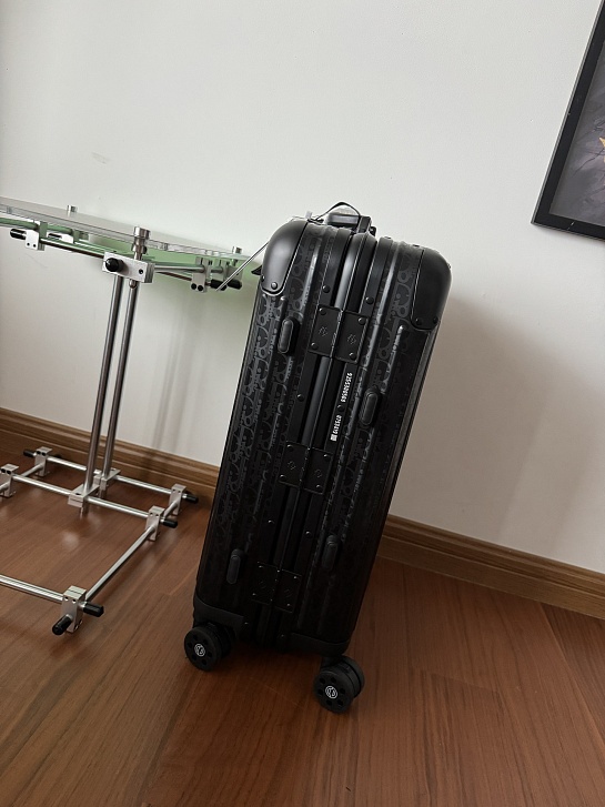 Чемодан Rimowa x Dior Aluminum S Premium 53x37x22 см