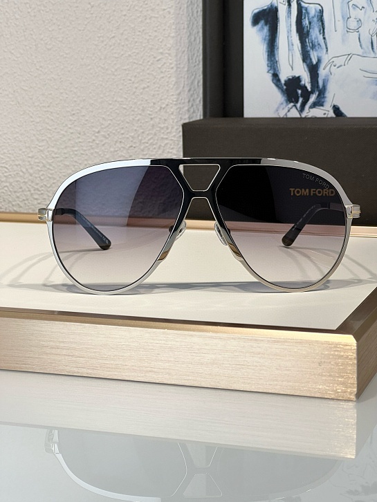 Солнцезащитные очки Tom Ford Xavier