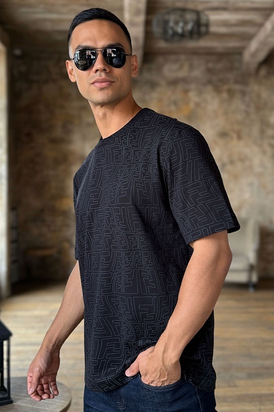 Чёрная оверсайз футболка Fendi distorted monogram pattern