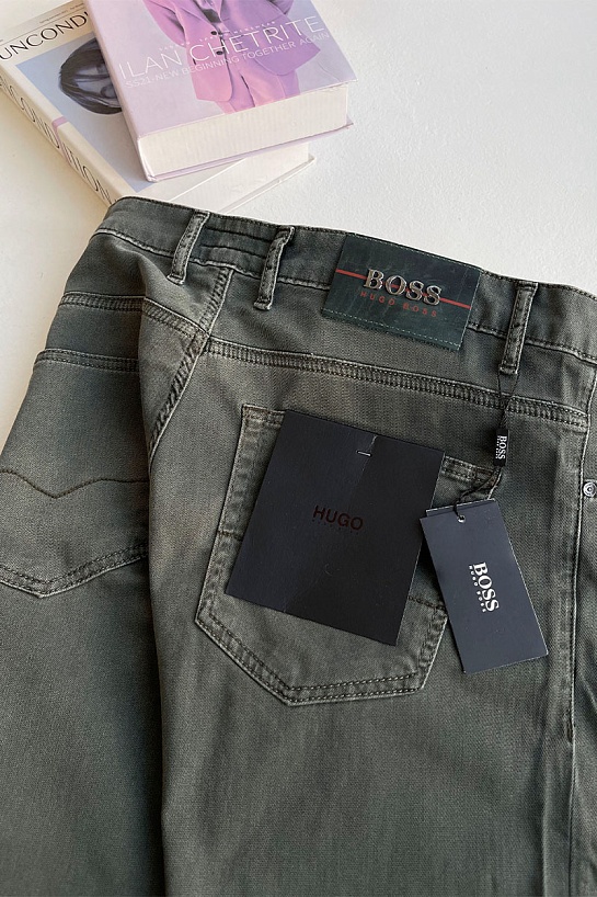 Мужские джинсы зелёного цвета Hugo Boss