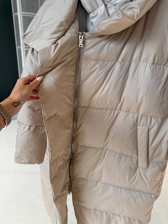 Женский бежевый пуховик Max Mara