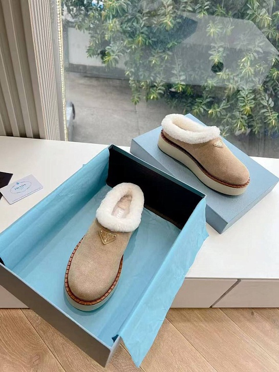 Женские бежевые ботинки сабо Prada