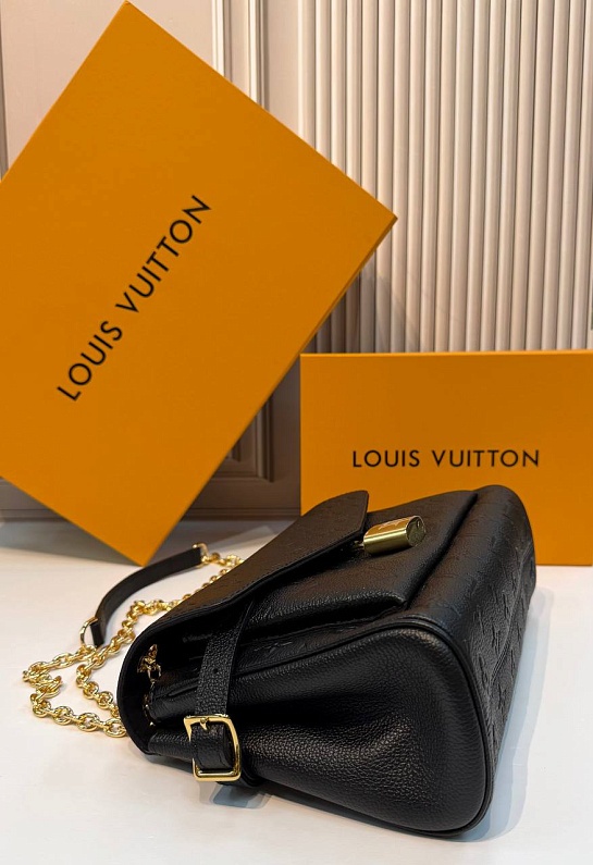 Кожаная сумка Louis Vuitton Anytime Flap premium 29.5x18.5x9.5 см