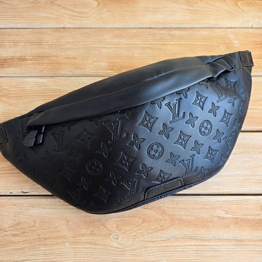 Кожаная сумка на пояс Louis Vuitton Discovery   