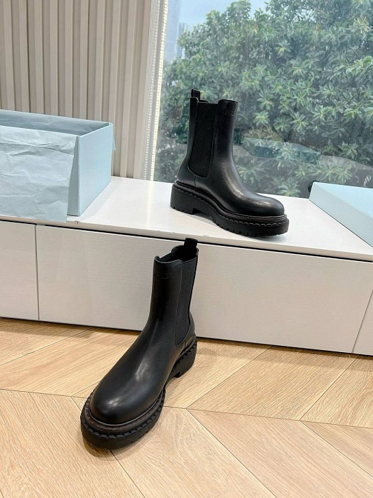 Женские чёрные кожаные ботинки Prada Premium
