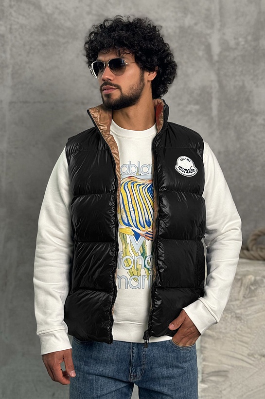 Утеплённый жилет Moncler чёрного цвета