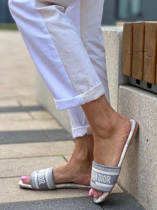 Женские шлепанцы Dior Dway Slide Embroidered Cotton