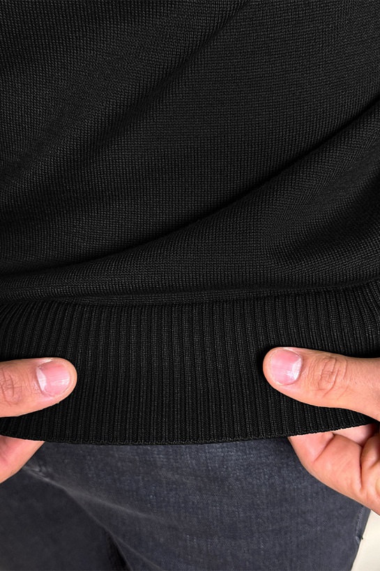 Водолазка чёрного цвета compass-patch