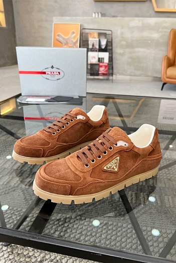 Замшевые кроссовки Prada logo-plaque - Brown   